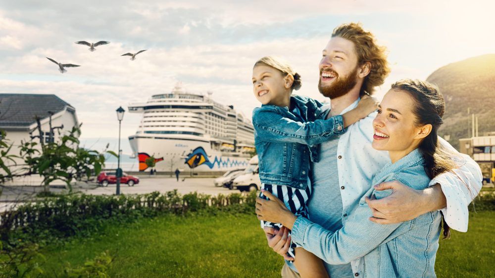 Arriving Port of Nordfjordeid by cruise - Sagastad